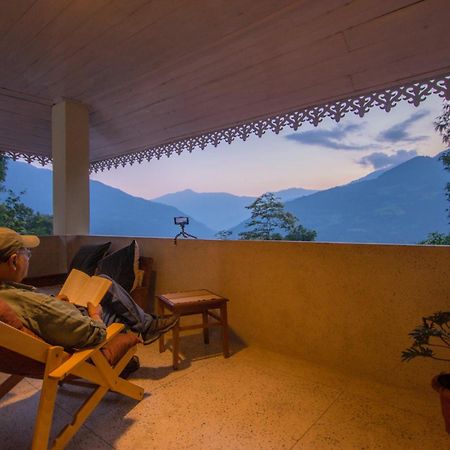 La Ipsing Farm By Stayvista - 3 Bhk Villa With Balcony, Mountain View, Indoor Games, And Pet Friendly Samdong Eksteriør billede