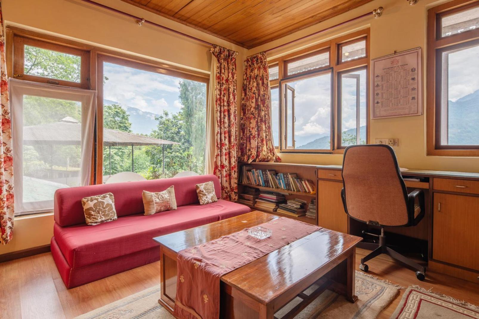La Ipsing Farm By Stayvista - 3 Bhk Villa With Balcony, Mountain View, Indoor Games, And Pet Friendly Samdong Eksteriør billede