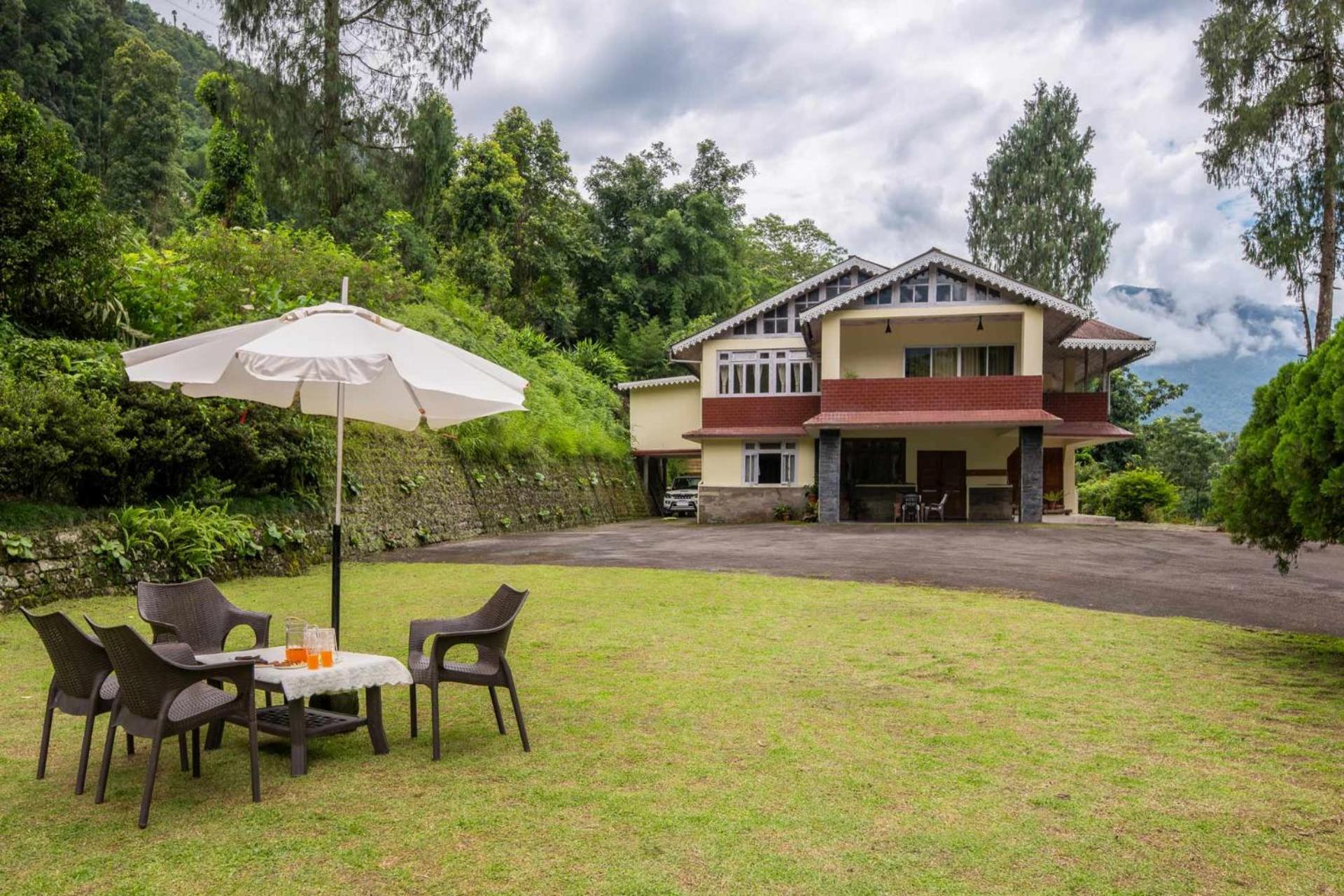 La Ipsing Farm By Stayvista - 3 Bhk Villa With Balcony, Mountain View, Indoor Games, And Pet Friendly Samdong Eksteriør billede