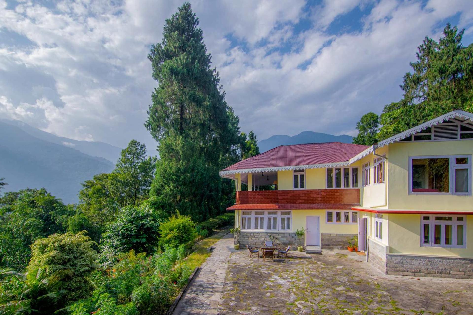 La Ipsing Farm By Stayvista - 3 Bhk Villa With Balcony, Mountain View, Indoor Games, And Pet Friendly Samdong Eksteriør billede